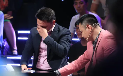 Ký ức vui vẻ: BTV Quang Minh bật khóc khi nhớ hồi ức về chiếc tivi trắng đen