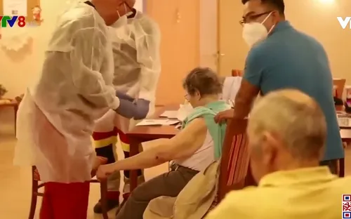 EU bắt đầu tiêm vắcxin ngừa COVID-19 cho người dân