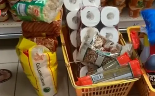 Singapore kêu gọi không tích trữ lương thực, giấy vệ sinh