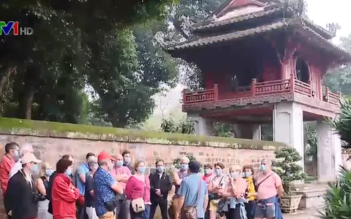 Du lịch Việt Nam đang "vượt bão" giữa "tâm bão"