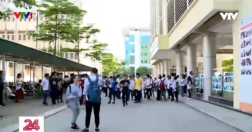 Ý kiến xung quanh đề xuất chia năm học thành 4 học kỳ