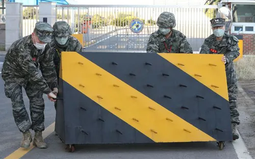 COVID-19 "tấn công" vào quân đội Hàn Quốc