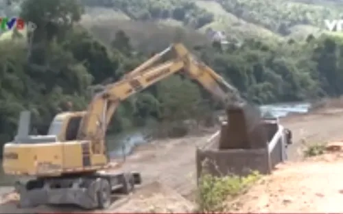 Người dân Kon Tum hiến đất xây dựng công trình dân sinh