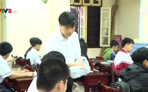 Học sinh, sinh viên Huế ngày đầu tiên trở lại trường