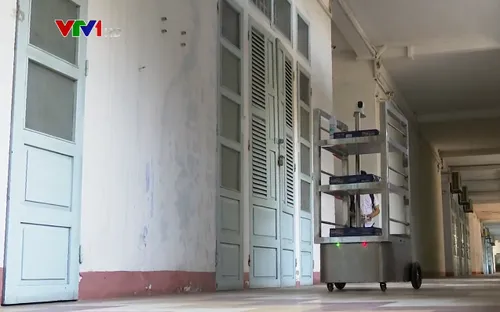 Đà Nẵng sử dụng robot phục vụ người nghi nhiễm COVID-19