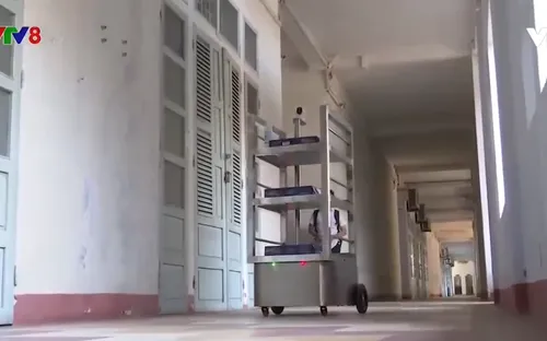 Robot phục vụ bệnh nhân trong khu cách ly