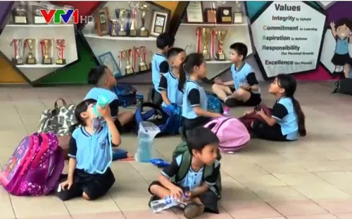 Dịch COVID-19 diễn biến phức tạp, vì sao Singapore vẫn mở cửa trường học?