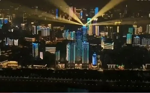 Cận cảnh màn trình diễn ánh sáng mừng kết thúc phong tỏa của thành phố Vũ Hán
