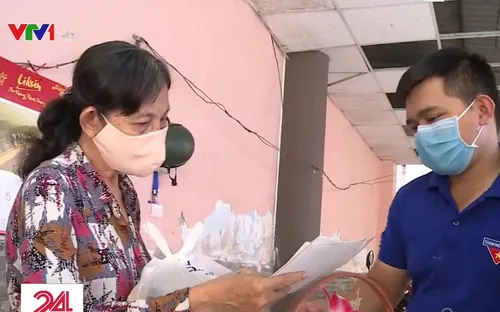 Đoàn viên, thanh niên TP.HCM đi chợ giúp người cao tuổi trong mùa dịch