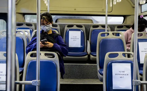 Xe bus Hà Nội đánh số ghế so le để hành khách ngồi đúng khoảng cách