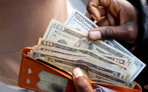 Năm 2023, tiền mặt là "vua"