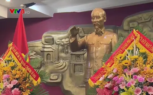 Thừa Thiên - Huế dâng hương tưởng niệm Chủ tịch Hồ Chí Minh