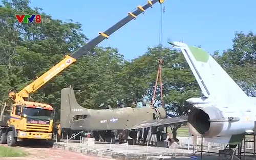 Di dời bảo quản hiện vật lịch sử trưng bày ngoài trời