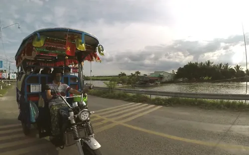 Chuyến xe ba gác nghĩa tình miền biên giới