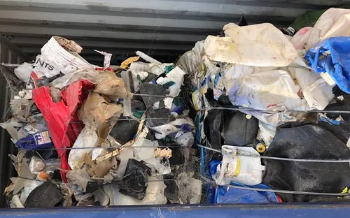 TP.HCM buộc 31 hãng tàu tái xuất hơn 1.000 container rác