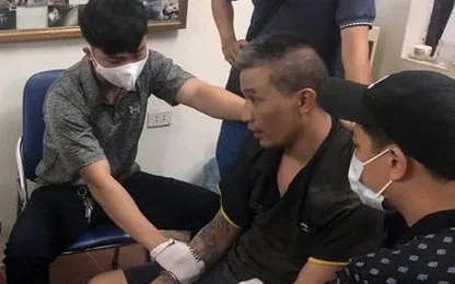 Đã bắt được bị cáo bỏ chạy khi tay vẫn đeo còng số 8