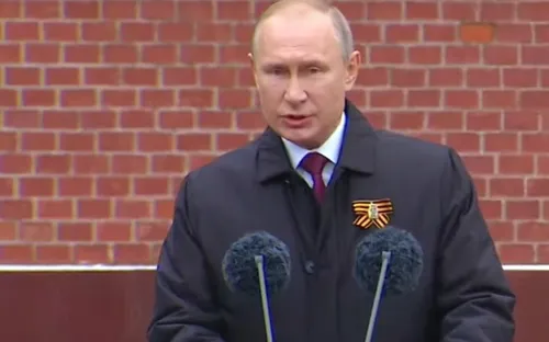 Gần 80 cựu binh Nga dự lễ duyệt binh được ngồi cùng Tổng thống