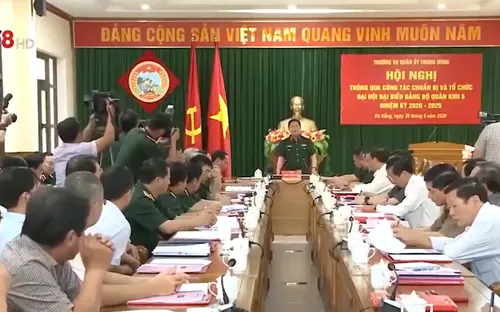 Bộ trưởng Bộ Quốc phòng làm việc với Quân Khu 5