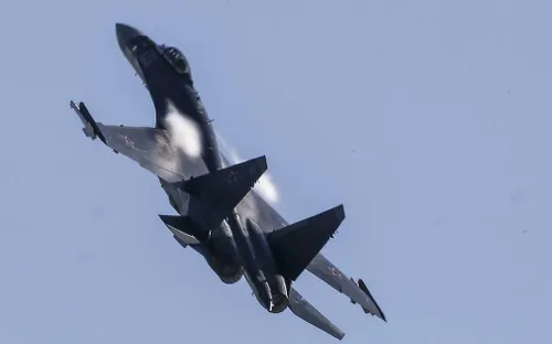 Tiêm kích Nga chặn máy bay do thám Mỹ