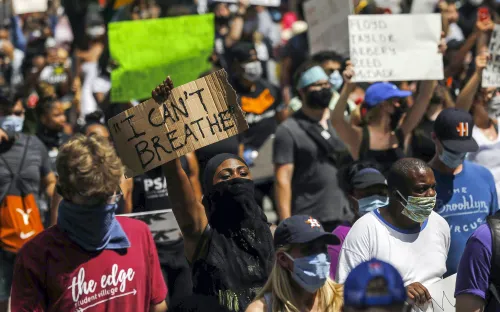 Khó khăn nào nhà báo tác nghiệp phải đối mặt trong biểu tình, bạo động?