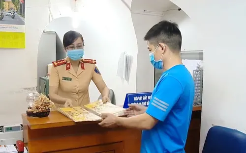 Phạt 8 triệu đồng nếu không đổi biển kiểm soát vàng cho xe ô tô kinh doanh