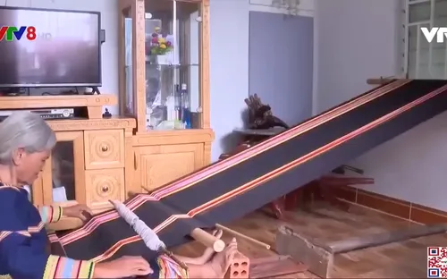 Gia đình thổ cẩm