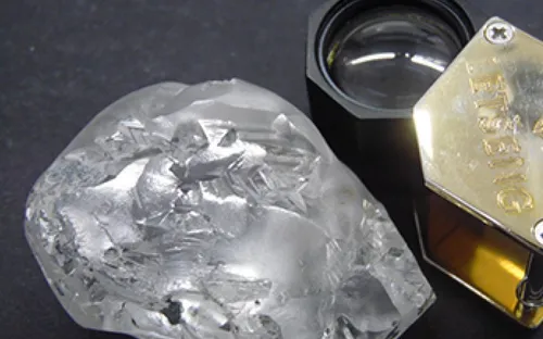 Tìm thấy viên kim cương 442 carat trị giá hàng trăm tỷ VND