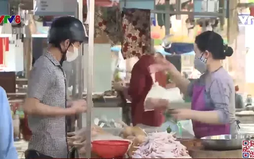Giãn cách đi chợ - Người giảm, sức mua tăng