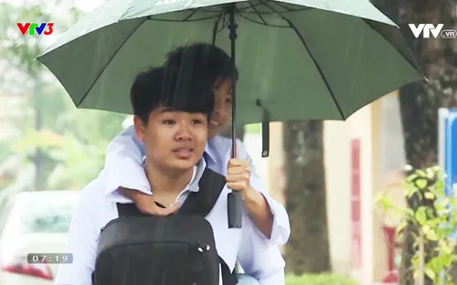 Đôi bạn 10 năm cõng nhau tới trường ước mơ đỗ đại học Y, Bách khoa và ở trọ chung