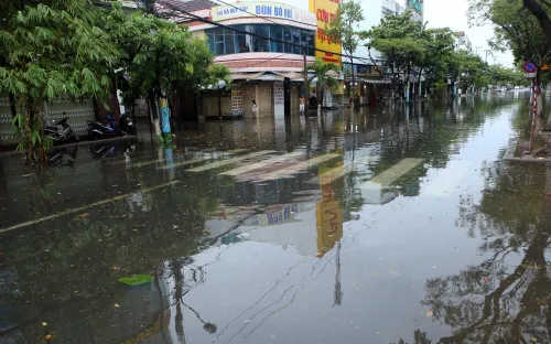 Bão số 5 đã suy yếu thành áp thấp nhiệt đới