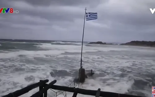 Bão Ianos gây lũ lụt, tê liệt giao thông tại Hy Lạp