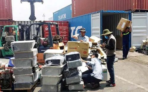 TP.HCM buộc tái xuất hơn 1.000 container phế liệu