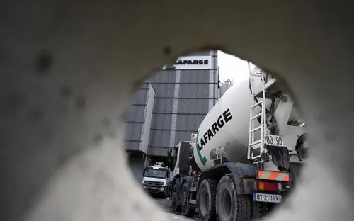 Sông Seine hứng chịu hàng trăm lít nước thải độc hại