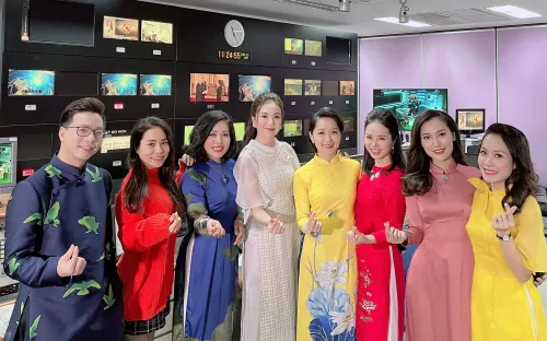 Dàn nữ BTV Thời sự xinh đẹp hòa giọng hát trong "Chiều cuối năm"