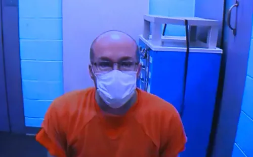 Mỹ buộc tội người cố ý phá hoại hàng trăm liều vaccine COVID-19