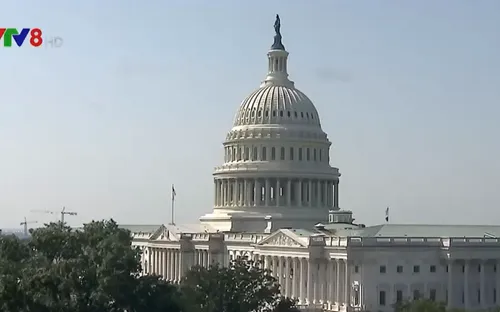 Chính phủ Mỹ thoát nguy cơ đóng cửa