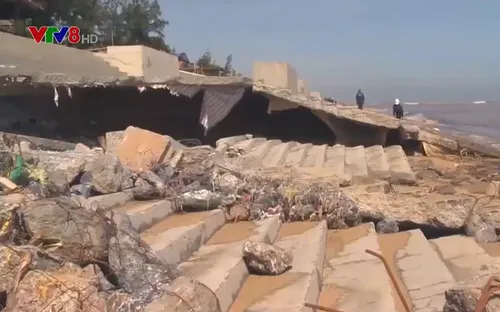 Quảng Bình: Cần làm rõ nguyên nhân vỡ đê kè tuyến biển