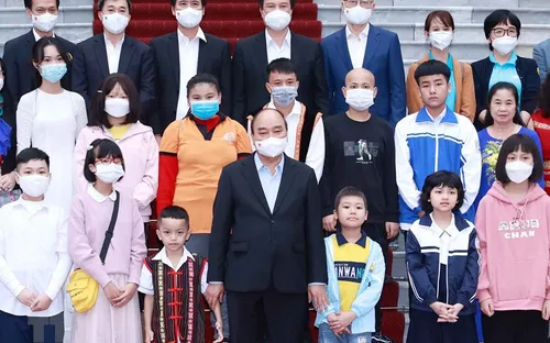 Chủ tịch nước gặp mặt học sinh xuất sắc cuộc thi "Vì một Việt Nam tất thắng"