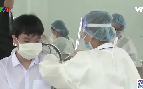 Đà Nẵng ngày đầu tiêm vắc xin cho trẻ em