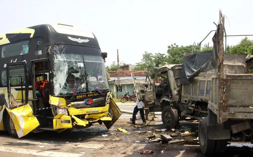 Ám ảnh tai nạn giao thông ở khu kinh tế Dung Quất