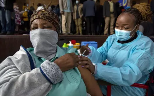 Lo ngại biến thể Omicron, thị trường dầu mỏ, chứng khoán thế giới u ám