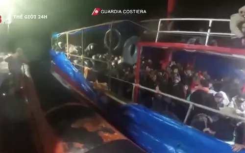 Italia giải cứu hàng trăm người di cư