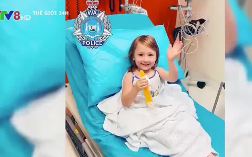 Bé gái Australia sống sót sau 18 ngày mất tích