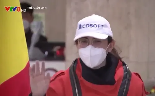 Nữ phi công 19 tuổi 1 mình bay vòng quanh thế giới