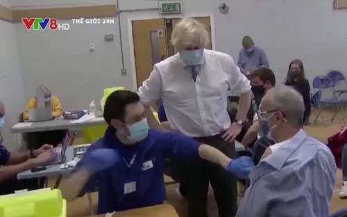 Anh nâng cảnh báo với biến thể Omicron