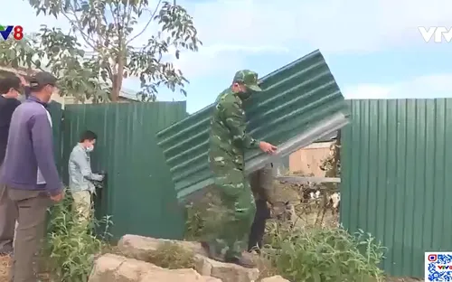 Vận động người dân tự tháo gỡ hàng rào an ninh biên giới
