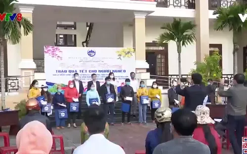 Chăm lo Tết cho người nghèo và gia đình chính sách