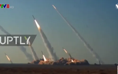 Iran thử tên lửa thông minh tầm trung mới