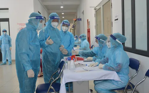 Hà Nội triển khai xét nghiệm SARS-CoV-2 cho hơn 26.000 nhân viên y tế
