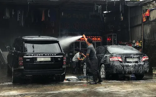 Rửa xe ngày cận Tết: 200.000 đồng/lượt, "thượng đế" vui vẻ móc ví